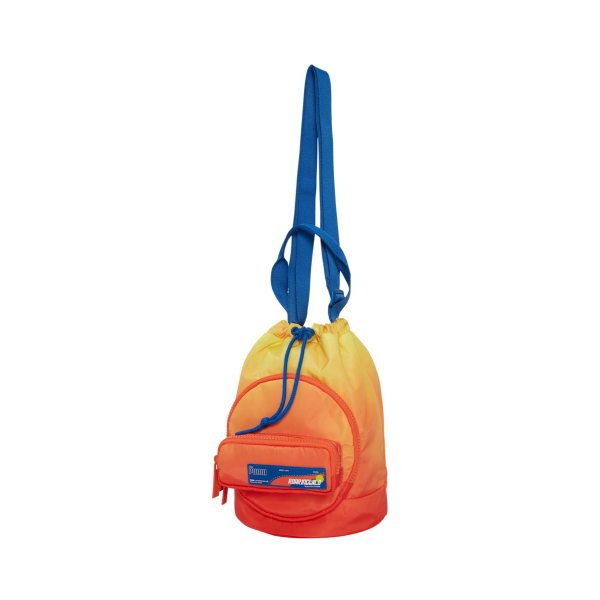 Puma ROARINGWILD聯名款休閒潮流水桶包078581 橘色-Gradient print-01：圖片 2
