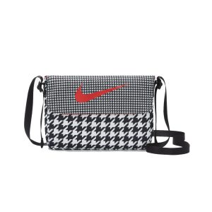 Nike 男女千鳥格戶外休閒斜背包拎包肩背包黑白格子DJ8067-010