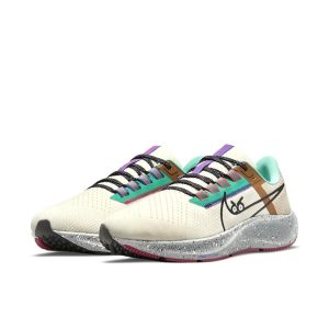 Nike Air Zoom Pegasus 38 低筒跑步鞋米白