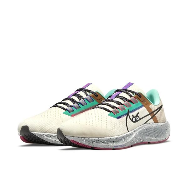 Nike Air Zoom Pegasus 38 低筒跑步鞋米白