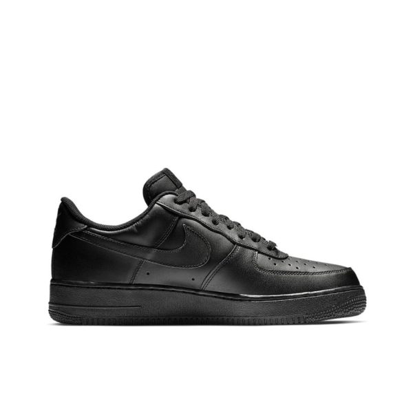 Nike Air Force 1 Low black 純黑：圖片 5