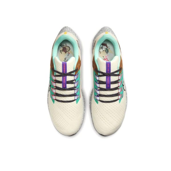 Nike Air Zoom Pegasus 38 低筒跑步鞋米白：圖片 4