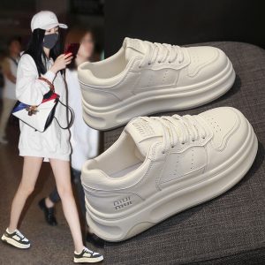 小白鞋女2025年新鞋春季厚底增高板鞋爆款百搭休閒運動鞋配裙子