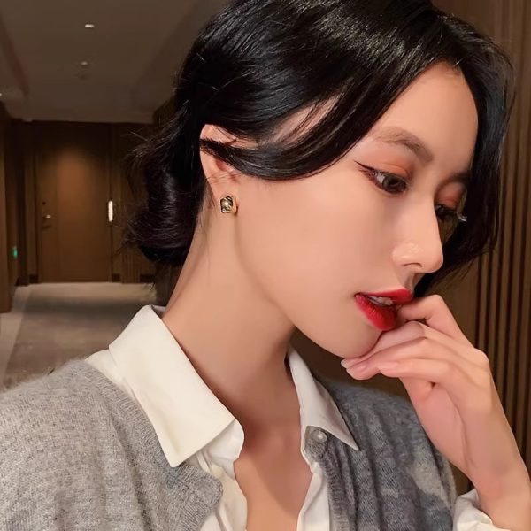 簡約復古港風耳環女時尚網紅氣質耳環925銀針高級韓國耳飾：圖片 3
