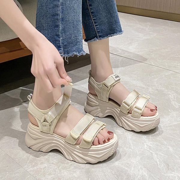 魔鬼氈沙灘涼鞋女夏季新款韓版鬆糕厚底女鞋時尚學生休閒運動涼鞋：圖片 2