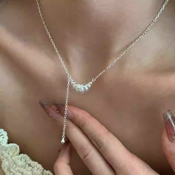 可愛牛角麵包吊墜項鍊女925純銀氣質簡約小眾高級感鎖骨鏈：圖片 2