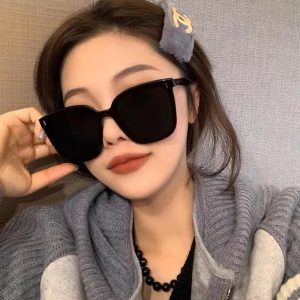 全新時尚韓版墨鏡女高級感百搭防曬太陽眼鏡網紅同款米釘太陽眼鏡