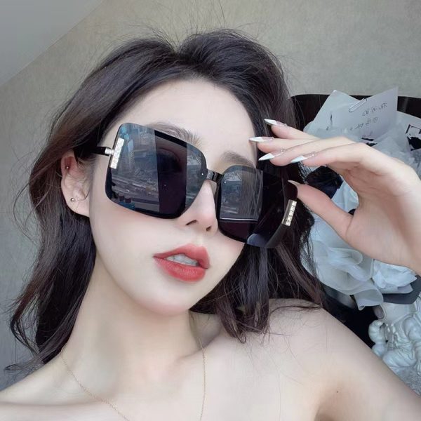 全新歐美時尚鑲鑽太陽眼鏡個性大方框墨鏡女防紫外線太陽眼鏡潮：圖片 2