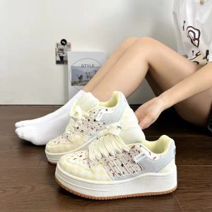小眾蔓越莓麵包鞋女學生小白鞋2025春秋季新款百搭休閒運動板鞋子