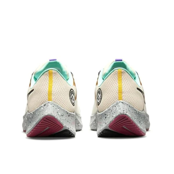 Nike Air Zoom Pegasus 38 低筒跑步鞋米白：圖片 3