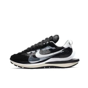 Sacai x Nike VaporWaffle black and white 合成革低筒運動休閒鞋男女同款黑白